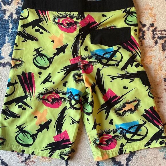 NWOT Maui & Sons Swim Trunks Youth 12 black shark board shorts - Picture 7 of 9